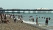 Caldo record in Gb, le spiagge di Brighton prese d'assalto