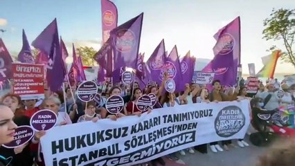 İstanbul Sözleşmesi kararının ardından kadınlar sokaklara döküldüc
