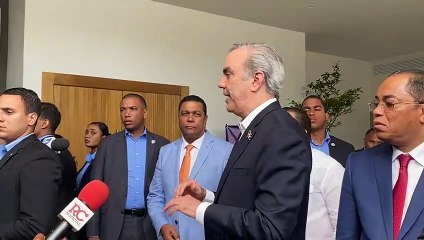 Gobierno detiene alza trimestral de tarifa eléctrica, revisará acuerdo
