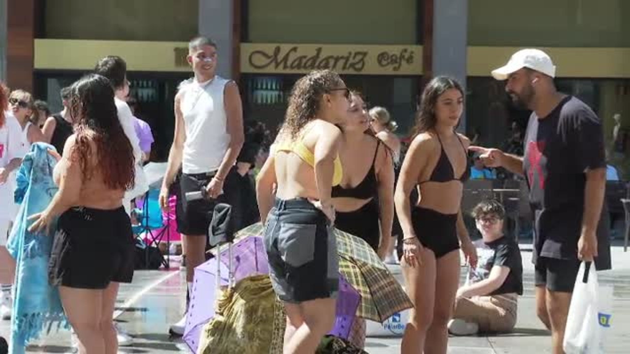 Los bomberos acuden al rescate de los fans de R...