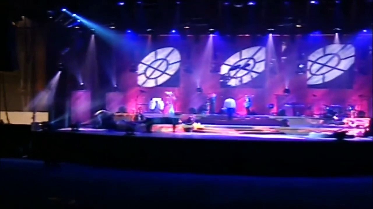 LARA FABIAN LIVE — SILENCE /PREMIER JOUR DE RÉPÉTITION | LARA FABIAN LIVE | (2001 AU ZÉNITH (PARIS))