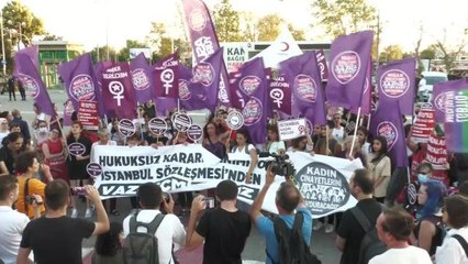 Son dakika... Danıştay'ın İstanbul Sözleşmesi Kararı Kadıköy'de Protesto Edildi: "Siyasi İktidarın Gidişi Ancak Ellerimizden Olacak"