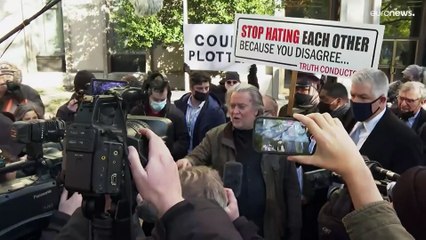 El exasesor y jefe de campaña de Donald Trump, Steve Bannon, juzgado por desacato.