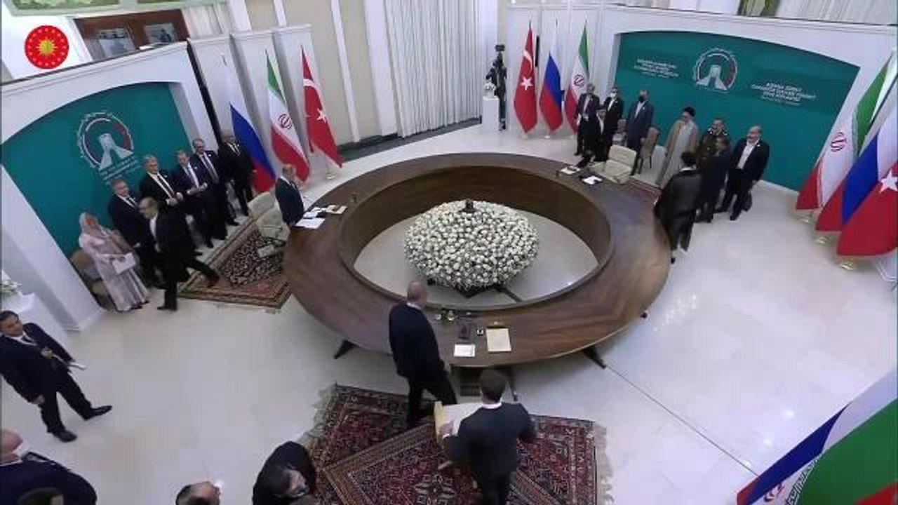 Cumhurbaşkanı Erdoğan Tahran'da: "Milli Güvenliğimizi Kasteden Şer Odaklarını Suriye'den Söküp Atmakta Kararlıyız"