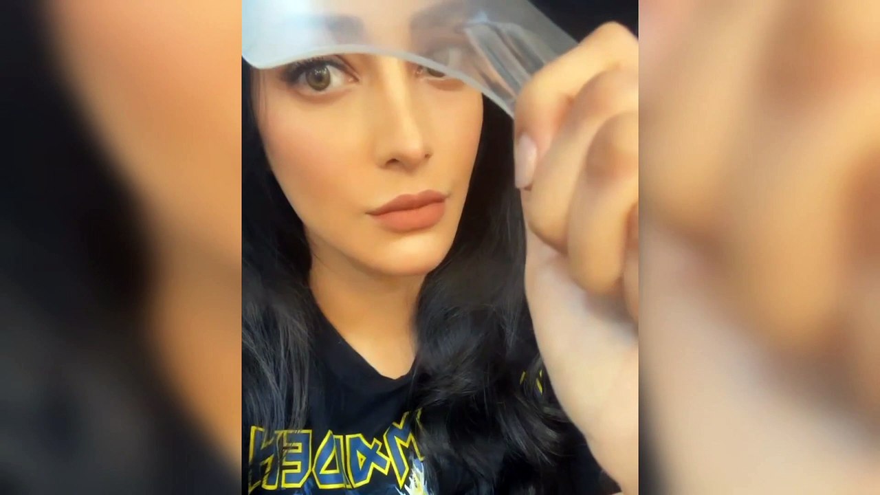 Shruti Hassan Spotted at parlour