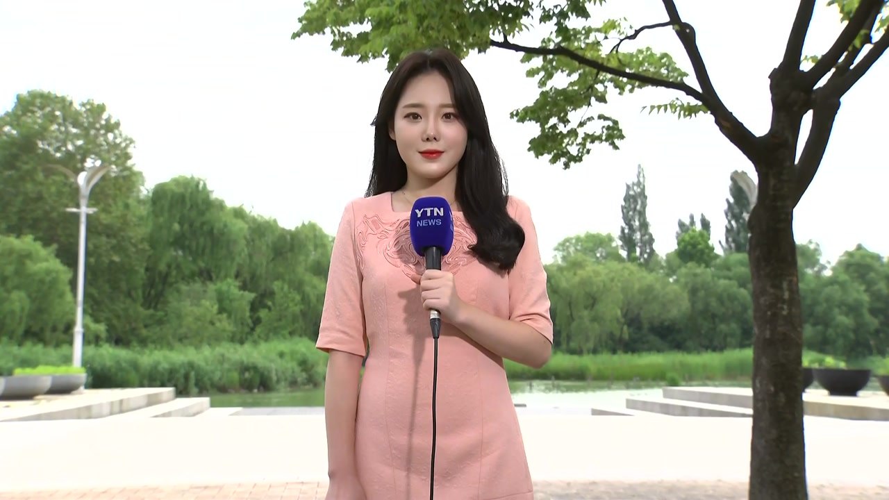 [날씨] 무더위 기승 '대구 34℃'...밤사이 전국 장맛비 / YTN
