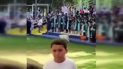 Başıboş Başıboş köpek mezuniyet töreninde insanlara saldırdı!