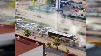 Son dakika... Meşalelerle yol kesen asker konvoyu ambulansın geçişine izin vermedi