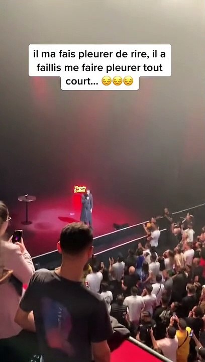 En pleine représentation de son spectacle, Mustapha El Atrassi annonce mettre un terme à sa carrière d'humoriste: "Ce métier me bousille de l’intérieur"