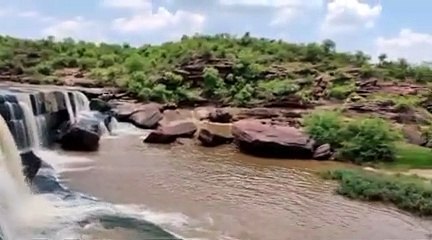 झरने से बह रही खुशियां...बयाना का दर्र बराहना