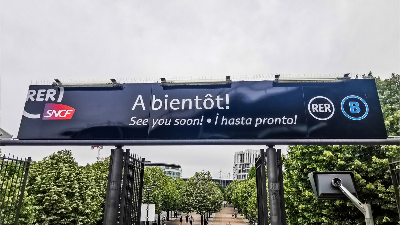 Horreur dans le RER D : les usagers obligés d’évacuer sur les voies sous 40 degrés (VIDÉO)