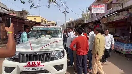 दौसा. पुलिस प्रशासन का चला डण्डा, वसूला जुर्माना, किया सामान जब्त