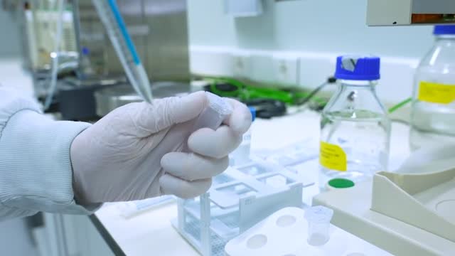 La vacuna española contra la COVID entra en la fase previa a su comercialización