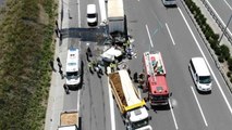 Son dakika haberleri... Kuzey Marmara Otoyolu'ndaki feci kazada kamyon ikiye bölündü: 1 ölü