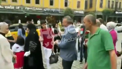 Araplara gül dağıtan AK Partili başkana ''kendi ülkemizde mülteci olduk'' tepkisi