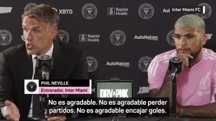 Phil Neville: "Debemos aceptar la realidad, estamos jugando contra los mejores"