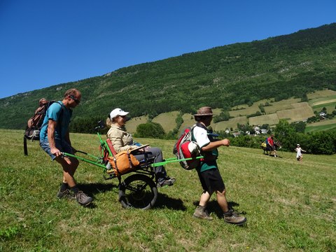 Chloé,_31_ans,_atteinte de la maladie de Lyme, randonne dans le Vercors avec Handi Cap Evasion
