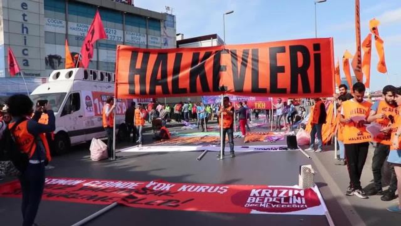 Anayasa Mahkemesi'nden "Bildiri Dağıtmak ve Tişört Giymek Çevreye Rahatsızlık Vermez" Kararı