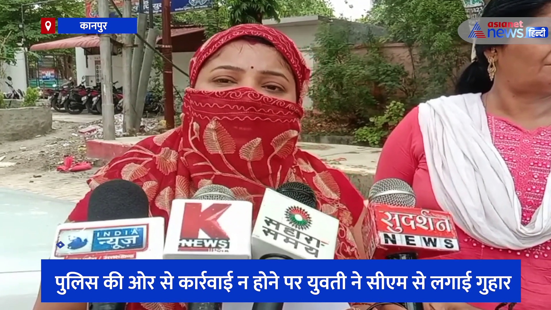 'बीच सड़क पर रोककर तेजाब फेंकने की धमकी देते हैं शोहदे', तंग आकर युवती ने सीएम योगी से लगाई न्याय की गुहार