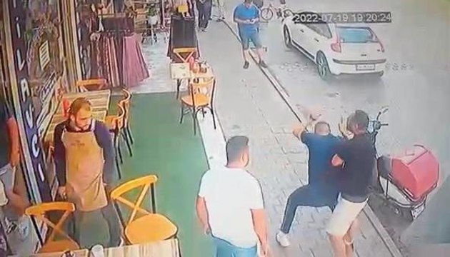 Pendik'te kazayla biten kovalamaca silahlı kavgaya dönüştü... O anlar kamerada