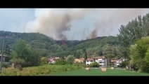 Pisa, l'incendio di Filettole: fiamme dirette verso il paese