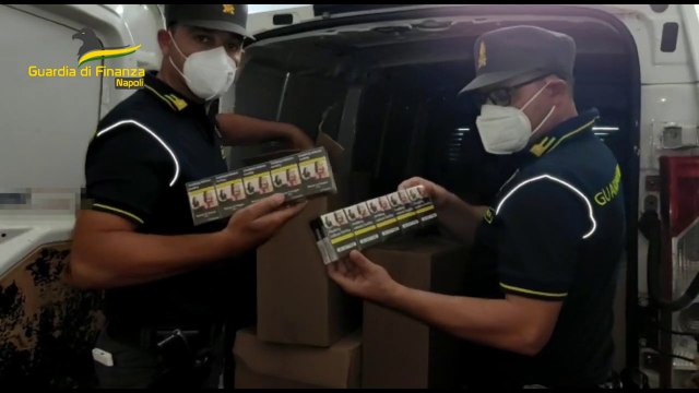 Sequestrati 2 quintali di sigarette, tre arresti nel Napoletano