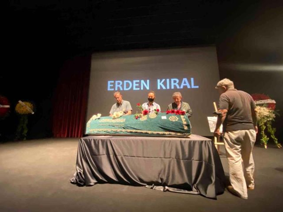 Usta yönetmen Erden Kıral için Beyoğlu Atlas Sineması'nda tören düzenlendi
