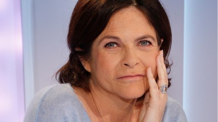VOICI - « Sa liberté lui a été rendue " : le discours déchirant de Tara aux obsèques de sa mère Charlotte Valandrey