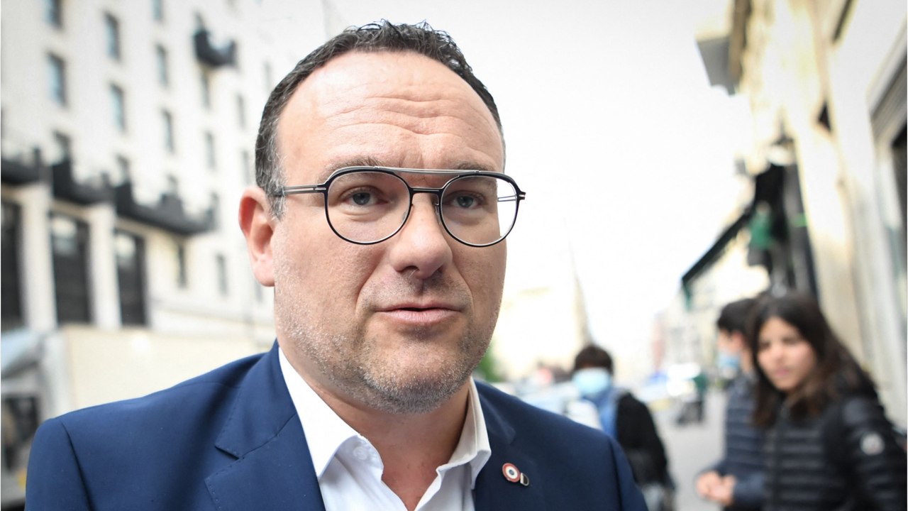 GALA VIDEO - Damien Abad “trop proche” d’une célèbre femme politique : l’ex-ministre pose encore problème…