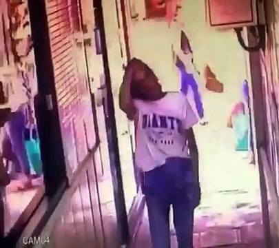 Rus model otelden düşerek hayatını kaybetti