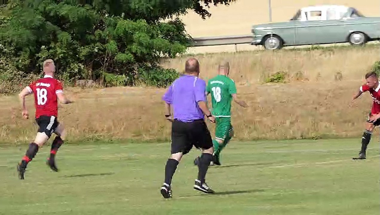 Eigentor von Martin Jost (Dramfeld) beim 1:8 bei der SG Niedernjesa