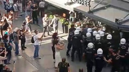 İzmir'de Suruç anmasına polis müdahalesi: Çok sayıda gözaltı