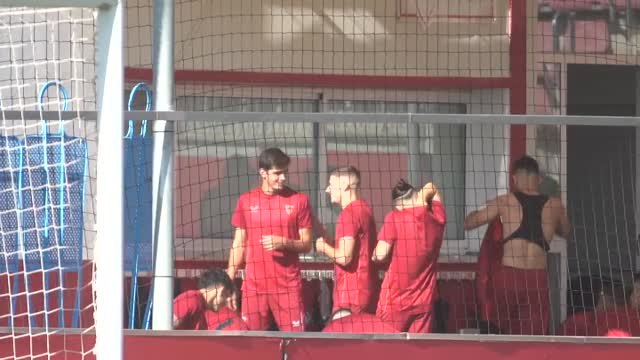 Koundé no se entrena con el Sevilla a la espera de resolver su futuro