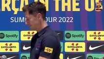 El vacile de Lewandowski a todos los presentes según cogió el micro en su presentación