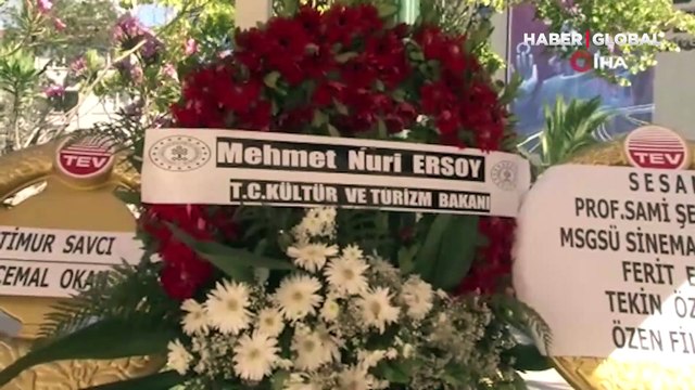 Yönetmen Erden Kıral son yolculuğuna böyle uğurlandı