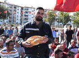 Sivas'ta maaşlarını alamayan işçiler kent merkezinde eylem yaptı