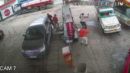 Kontrolden çıkan otobüs akaryakıt istasyonuna daldı: 1 yaralı