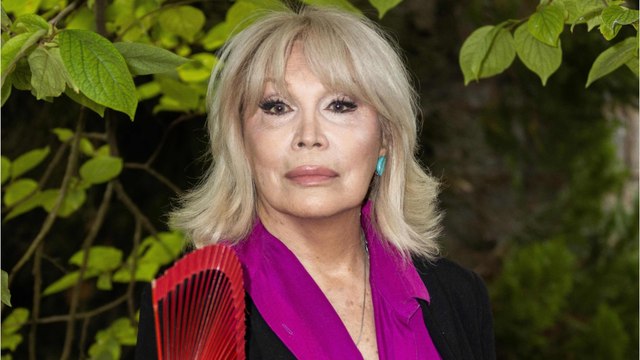 GALA VIDEO - Amanda Lear pousse un énorme coup de gueule : “Je parle comme une vieille, mais…”
