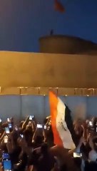 Irak'ta halk sokağa döküldü... Türk bayrağı indirildi