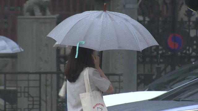 [날씨] 전국 곳곳 장맛비...오후 비 그치고 '찜통' / YTN