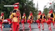 Parade Senja Banjarbaru Tetap Meriah Meski Gerimis, Warga Antusias Saksikan Drumband Hingga Hanoman