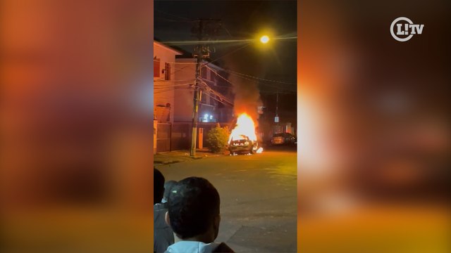 Carro é incendiado nos arredores da Vila Belmiro após jogo do Santos