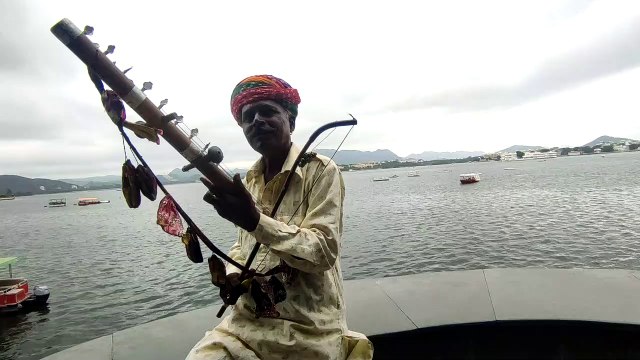 Video... बादलों के संग यह धुन सुनकर आप भी गुनगुनाने लगेंगे
