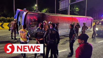 Double-decker bus carrying 26 turns turtle in KL