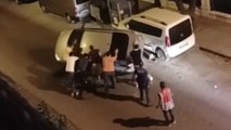 Zeytinburnu’nda yan yatan otomobilde sıkışan sürücüyü arkadaşları kurtardı
