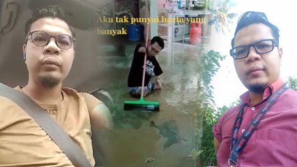 Kudrat macam orang normal! Video lelaki OKU bantu mangsa banjir ‘buka mata’ ramai (yt)