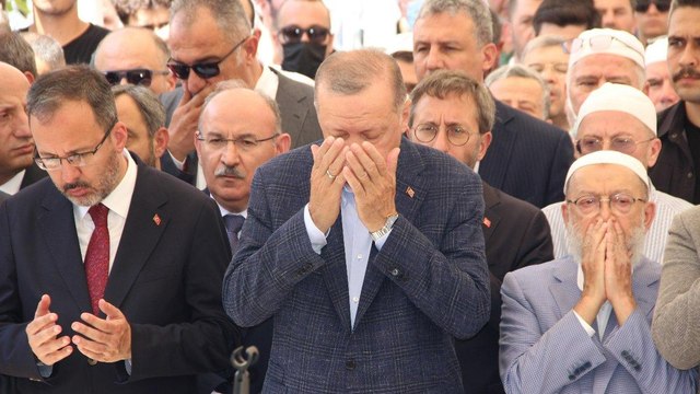 Erdoğan, cenaze öncesi Kur’an okudu