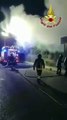 Esce fuori strada sulla Brindisi-Lecce e il camion prende fuoco, paura per il conducente