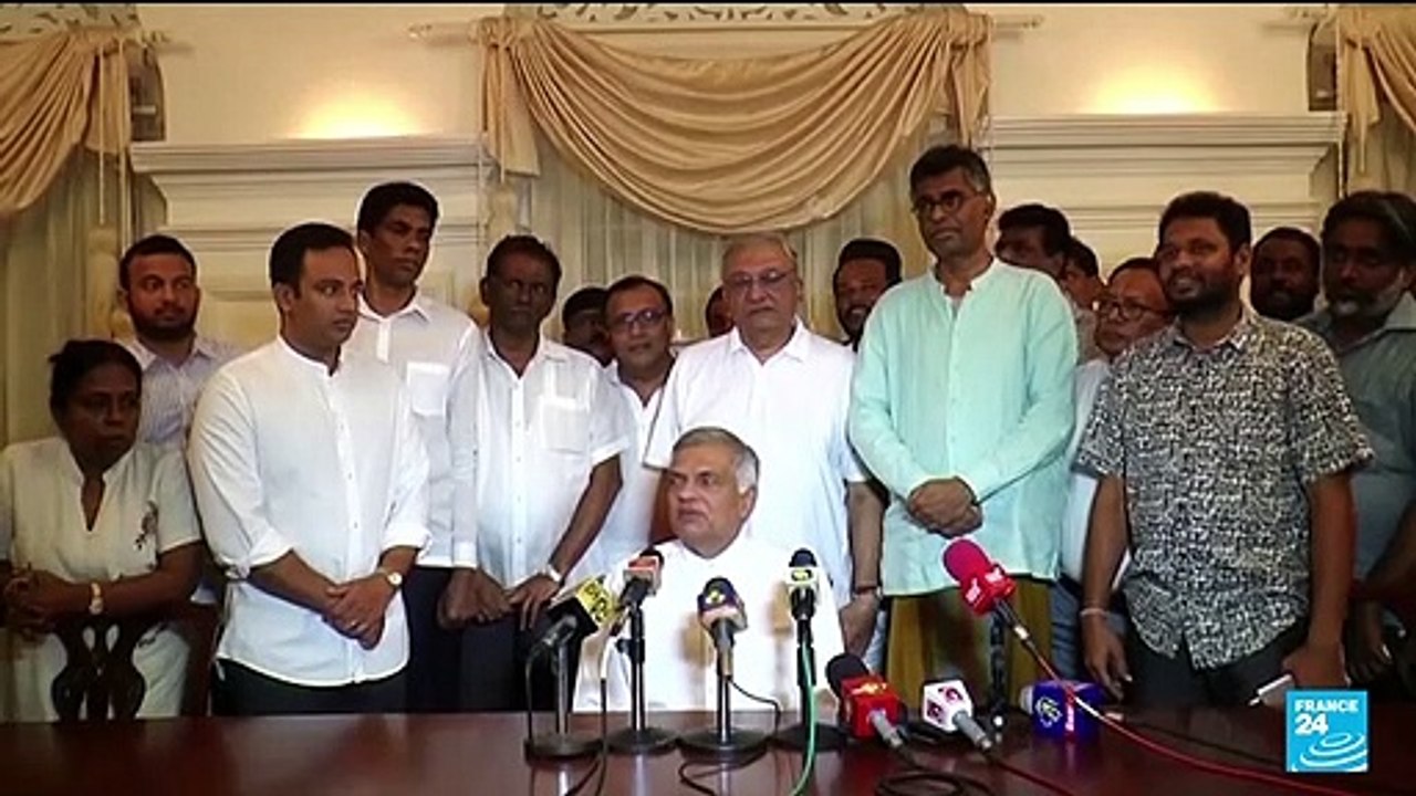 New Sri Lanka president sworn in, eyeing unity government