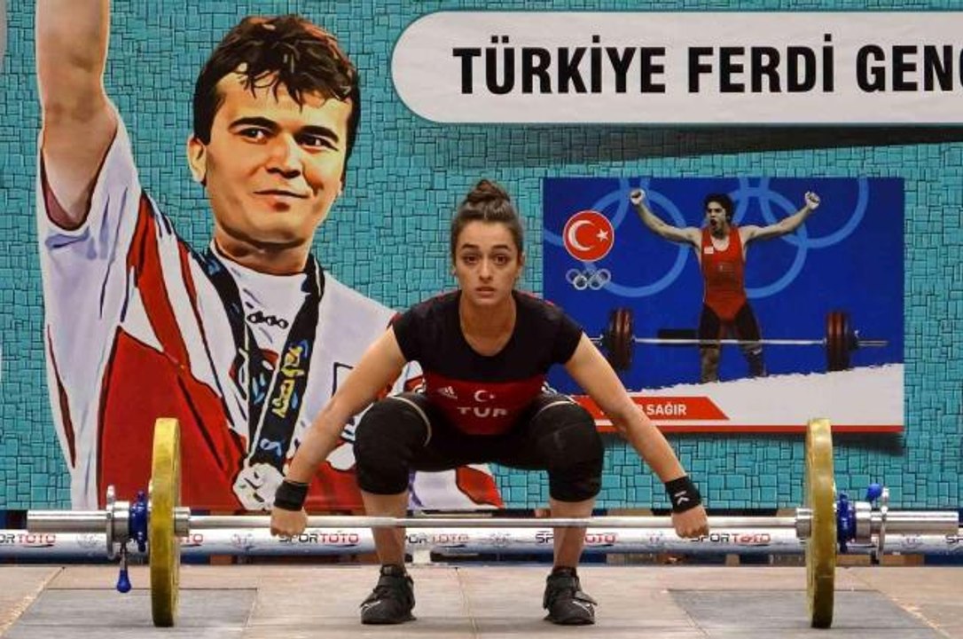 Türkiye Ferdi Gençler ve U23 Halter Şampiyonası, Van'da başladı